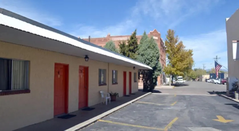 Riviera Inn