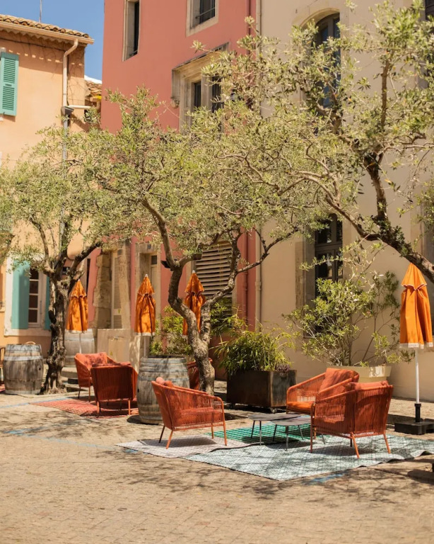 Le Victoria Boutique Hôtel - Charme au coeur du village historique - Accueil Vélo - Séminaire - Bar Lounge - Piscine