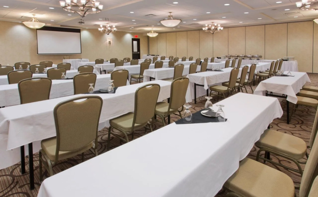 Holiday Inn & Suites Red Deer South