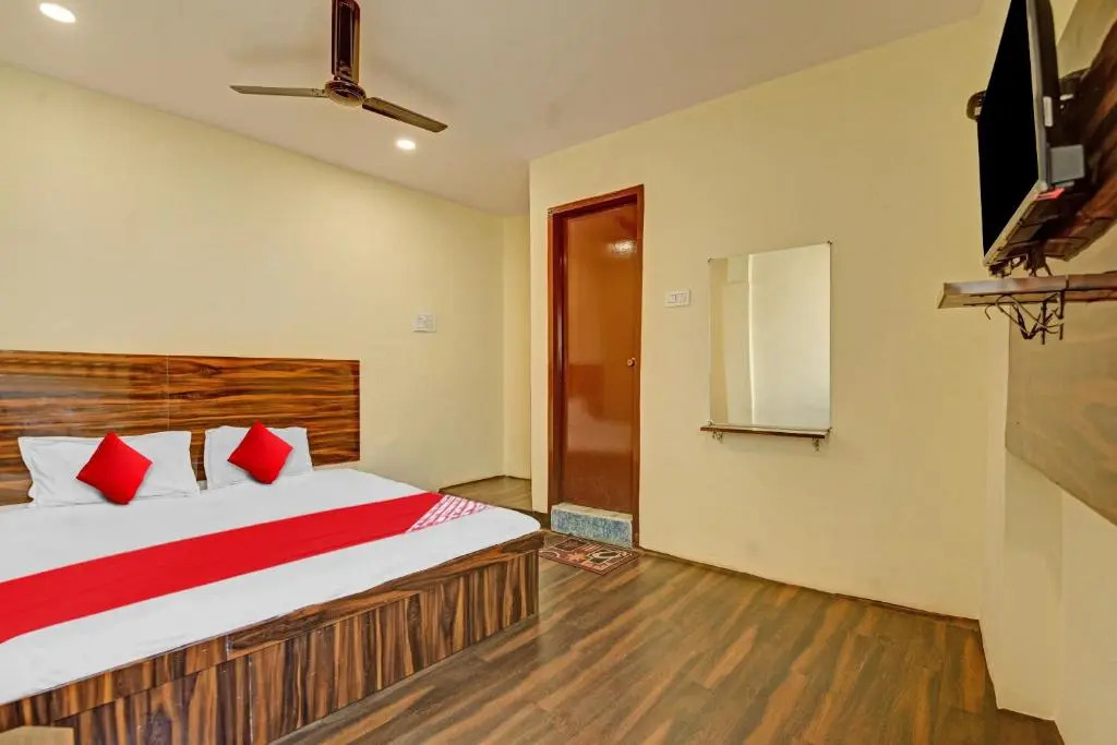 OYO 84859 Hotel Preet Palace