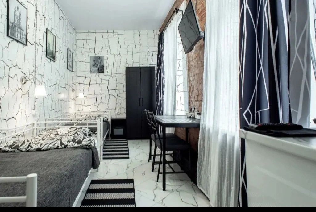 Black & White Na 1-Y Krasnoarmeyskoy Apart-Hotel