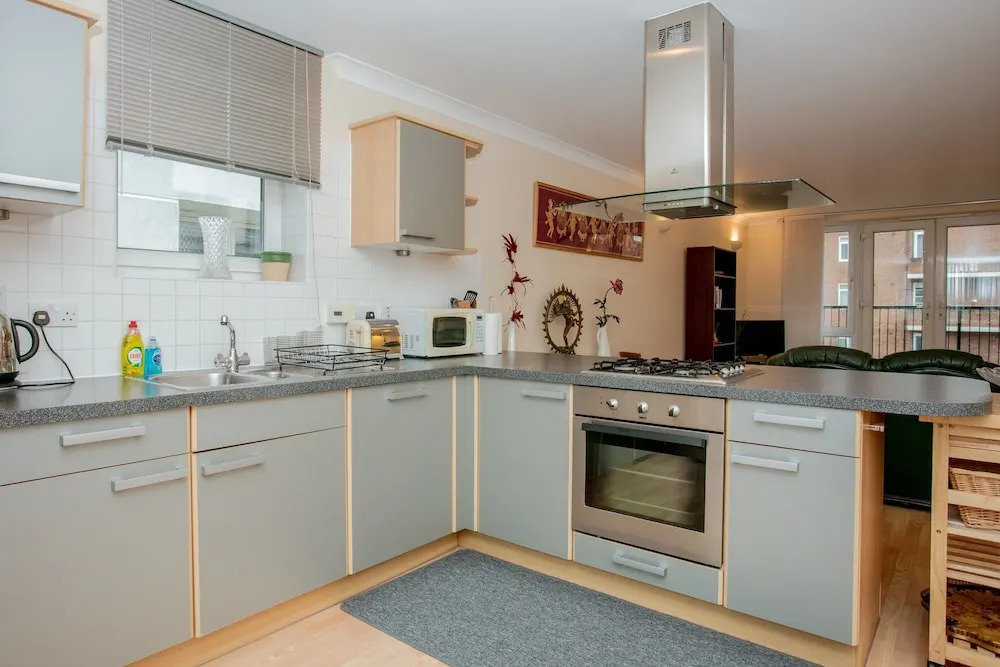 2 Bedroom Balcony Apartment In Putney