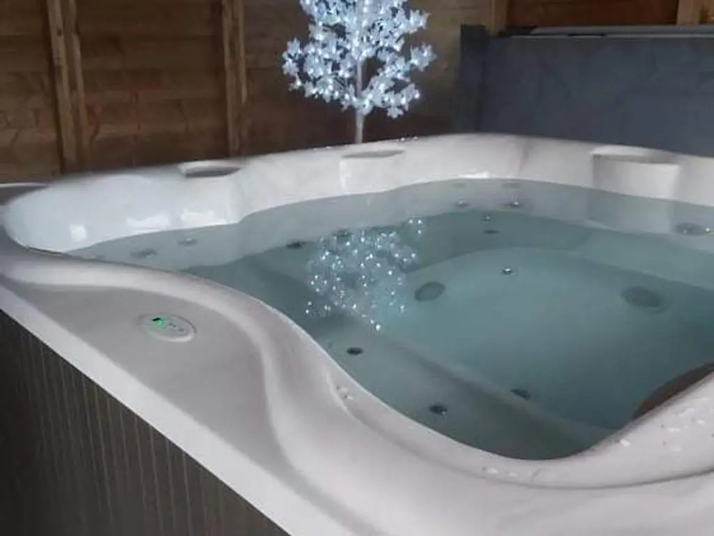 Gîte moderne avec accès indépendant, proche centre-ville et Thermes, terrasse et équipements inclus - FR-1-589-57