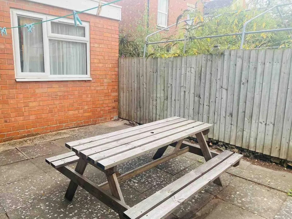 Immaculate 6-bed House in Coventry