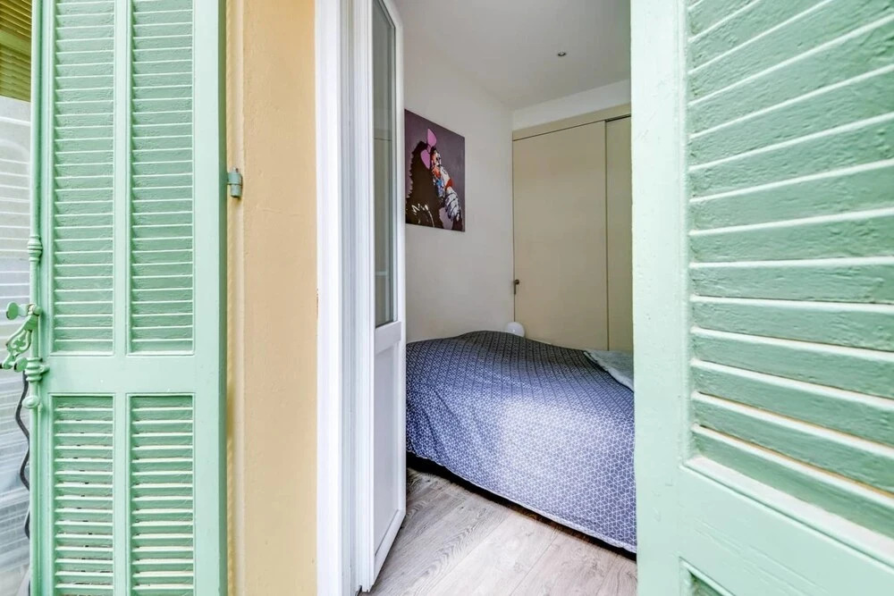 Beautiful Modern 2 Bedroom Apartment in Center