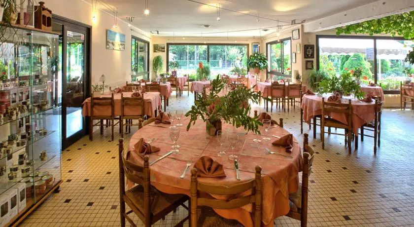 Logis lArberet