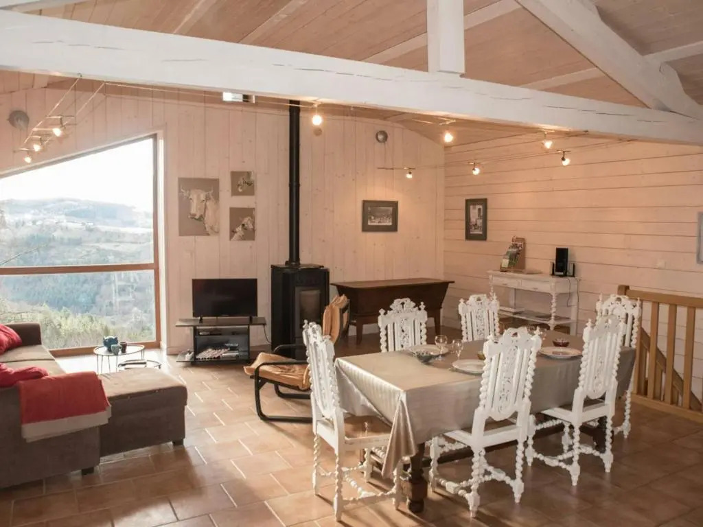 Gîte confortable avec vue imprenable près de Saint-Étienne - FR-1-496-38