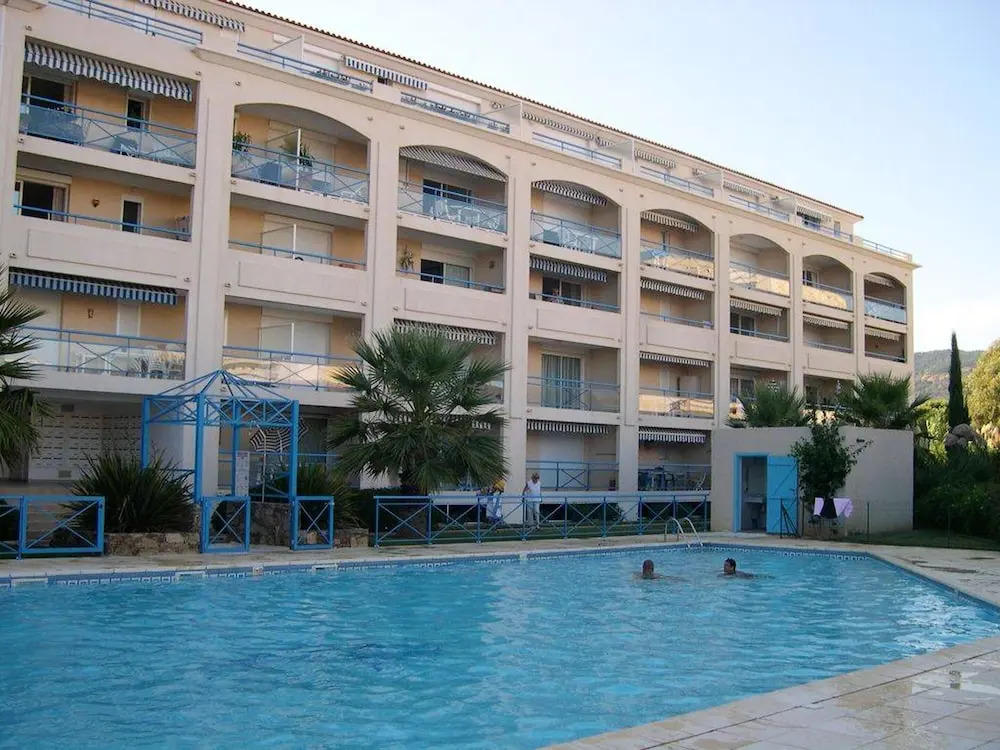 Apartment with 2 Bedrooms in Le Lavandou, with Shared Pool, Enclosed Garden And Wifi - 350 M From the Beach