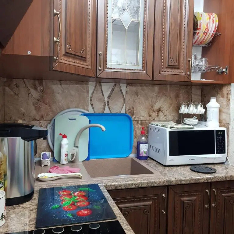 Сдаётся в 2-х ком.кв. 1 комната на берегу моря на 2 человека. Проживание с хозяевами.
