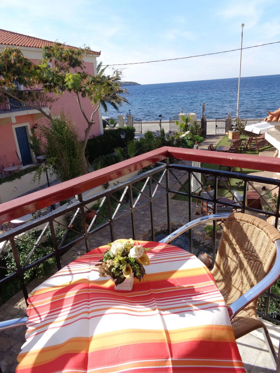 Niki Studios Sea - Front