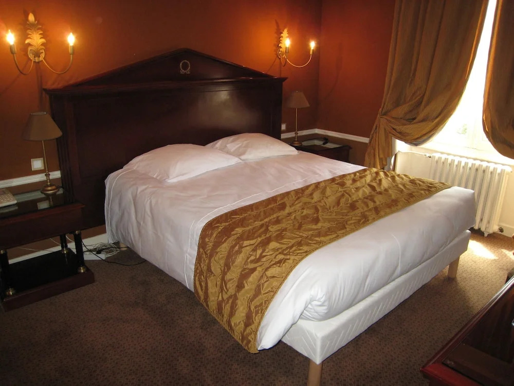 Logis Hôtel Les Maréchaux