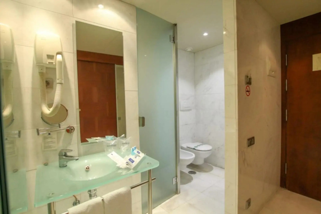 Отель Eurohotel Barcelona Gran Via Fira