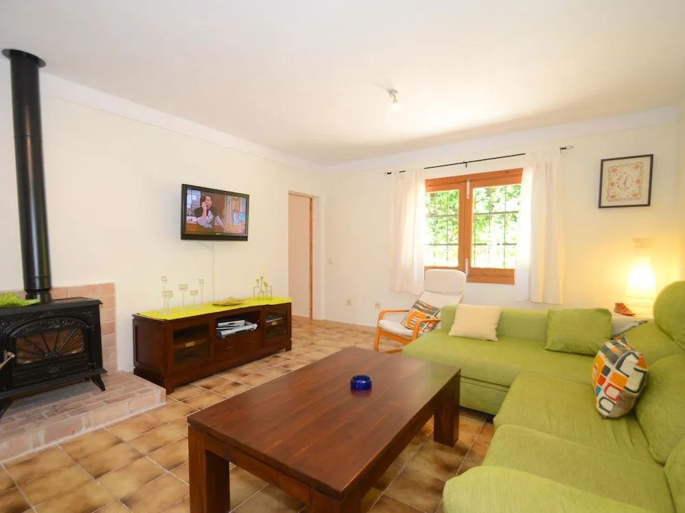 Villa Can Pau, pool and garden close to the beach