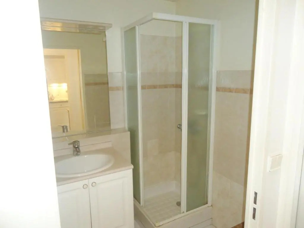 Appartement 2 pièces climatisé, 300m plages, piscine