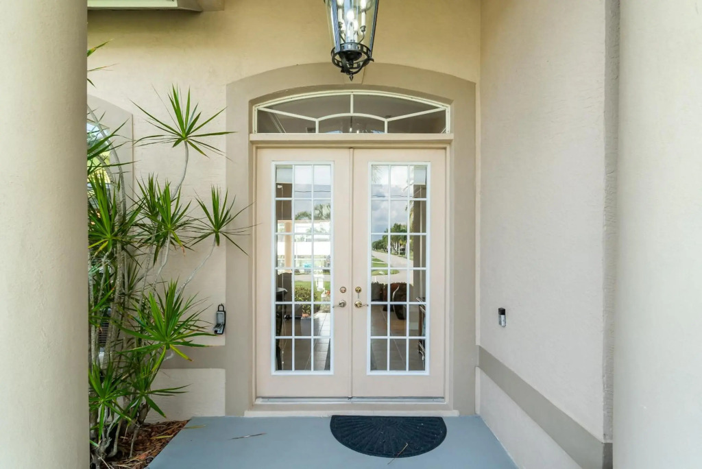 New Gulf Access Home with Private Solar Heated Pool and Spa -Villa Dreamweaver, Cape Coral - Roelens Vacations