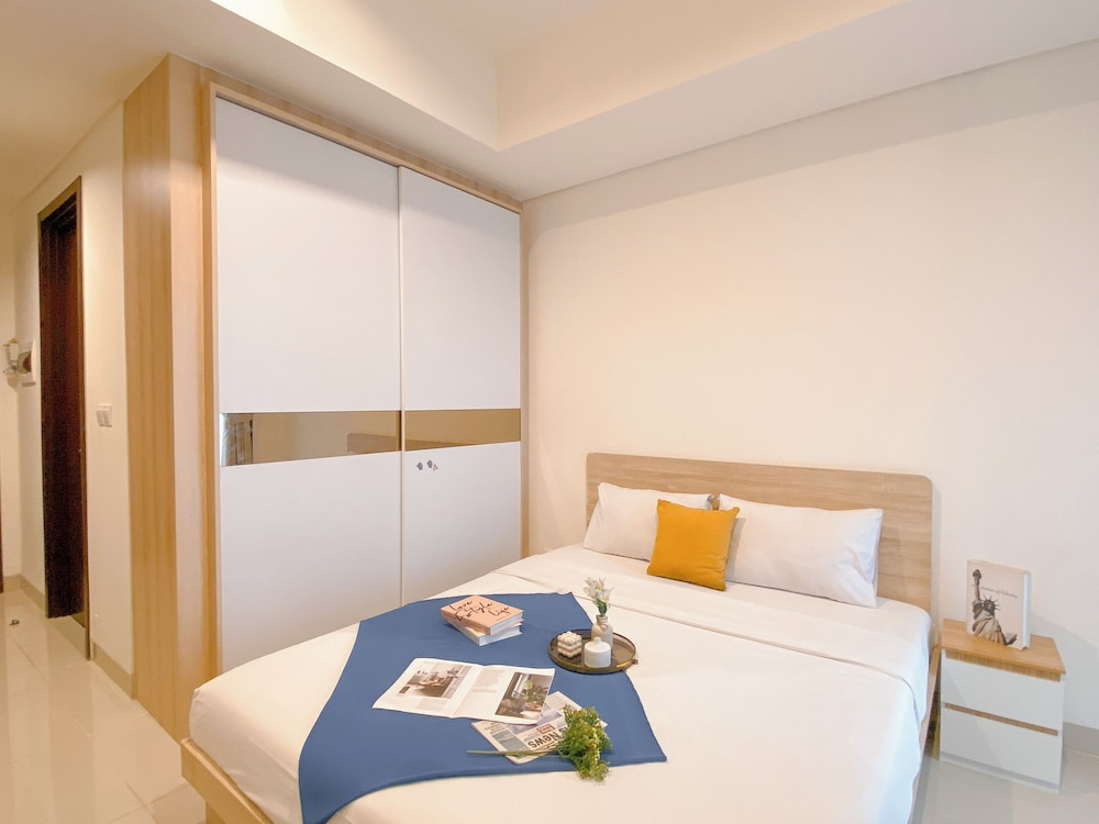 Cozy And Neat Studio At Cleon Park Apartment