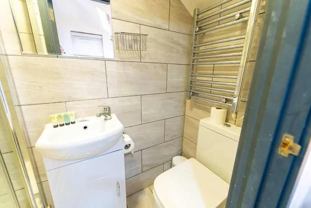 Spacious Comfortable Studio Near the University