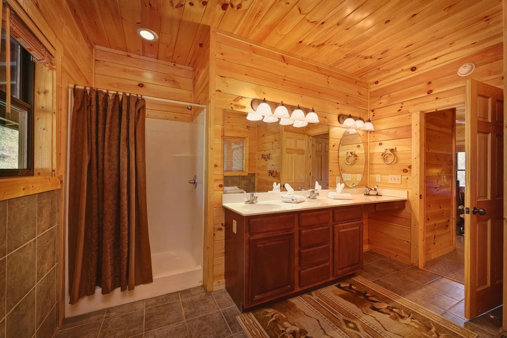 Knotty Nice: Theater Hot Tub Sauna Near Town