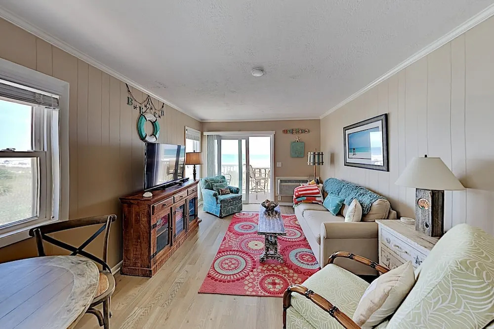 End-unit Ocean Pier W/ Ocean Views & Pool 2 Bedroom Condo
