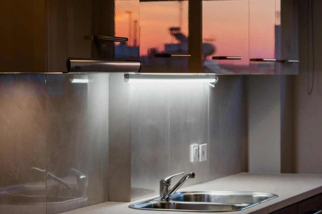 Sunny penthouse w/ Acropolis view next to metro