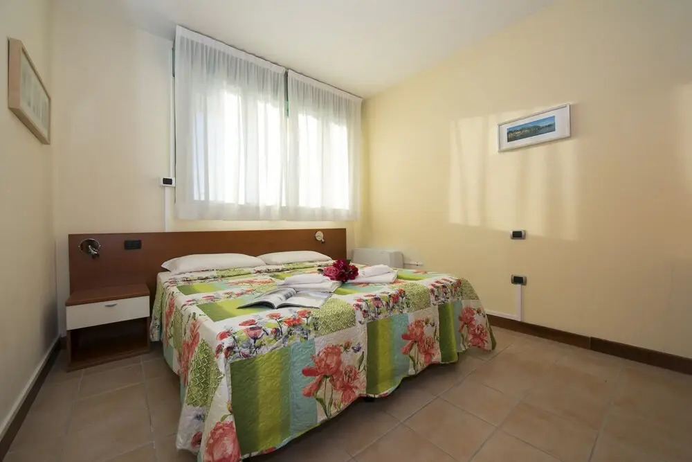 Porto Letizia P12