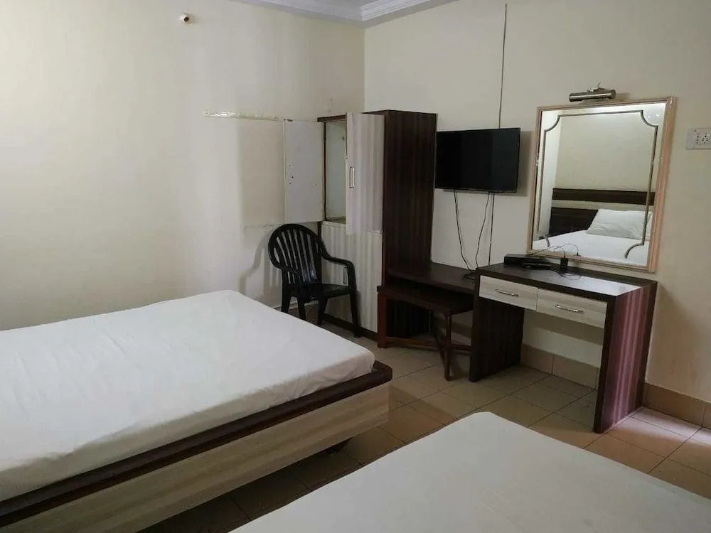 Iroomz Sri Balaji Residency