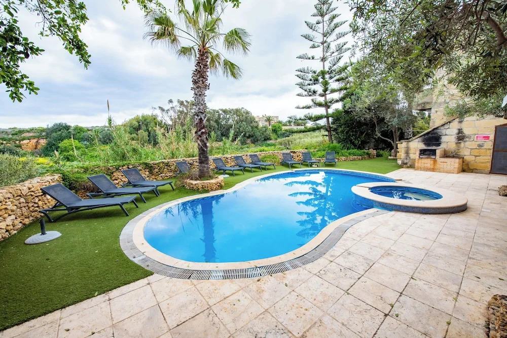 Villa Soldanis Sleeps 12 with Pool