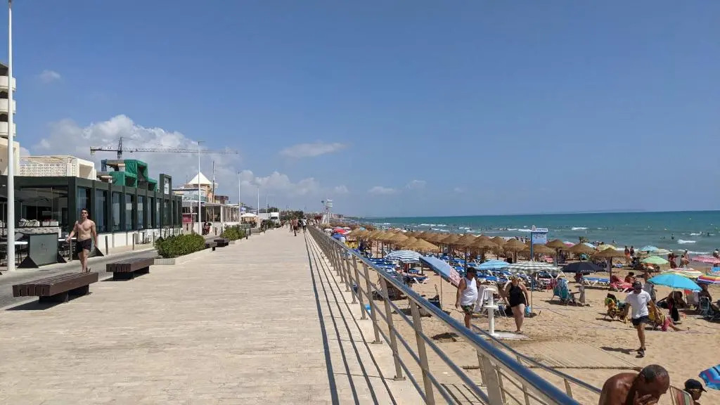 Two Bedroom, Ground Floor, Air-conditioned Apartment 300m from the Beach