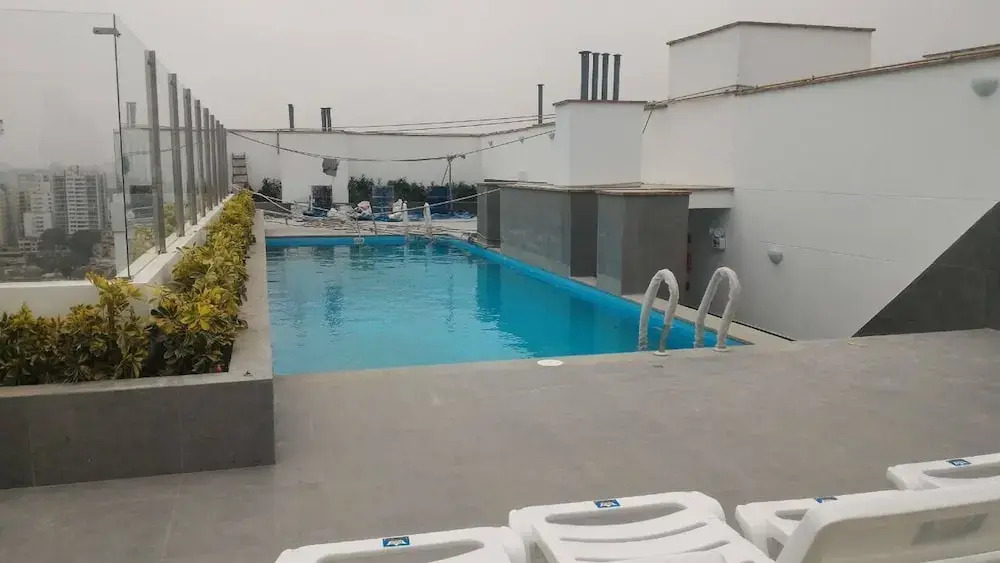 Ur Place Rentals - Modern 3bdrm, Swimming Pool And Gym