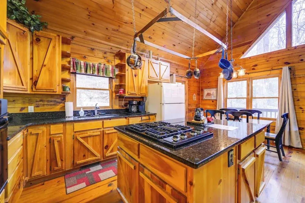 Creek On-site! Cabin 7 Mi to Cataloochee Ski Area