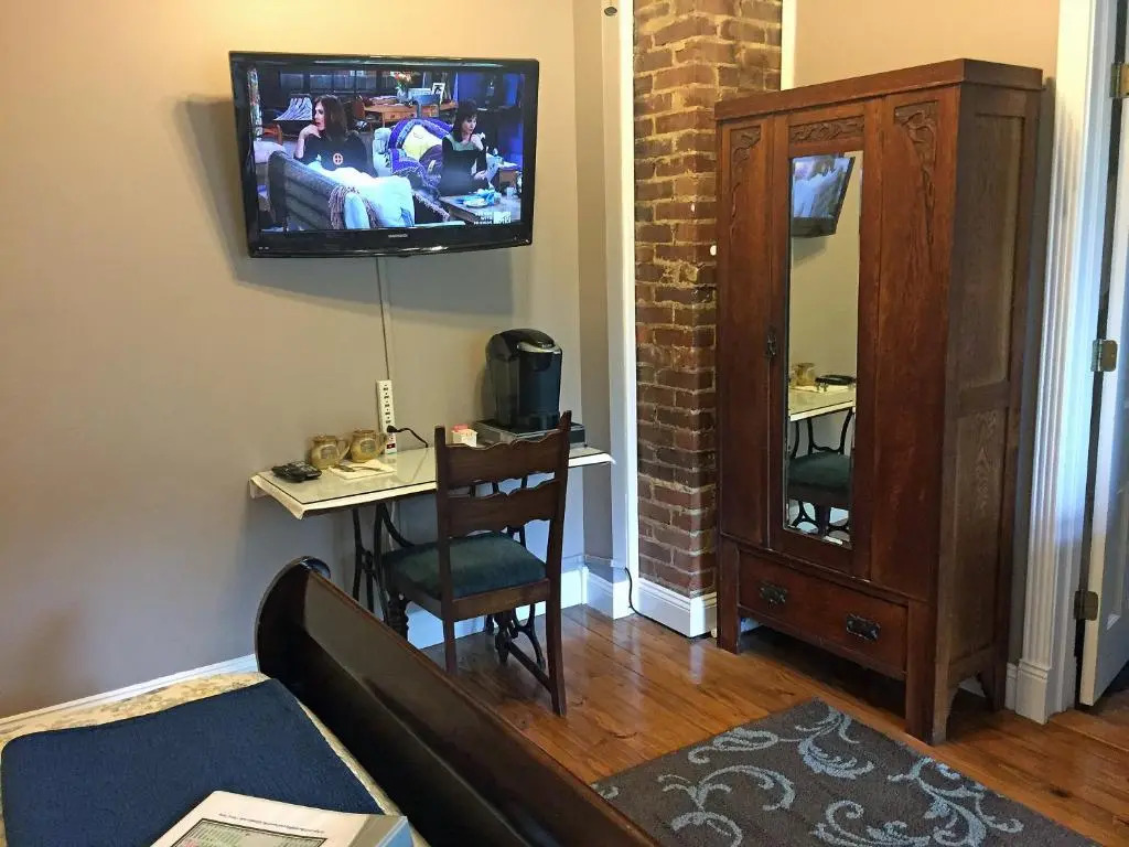 White Oak Manor Bed & Breakfast