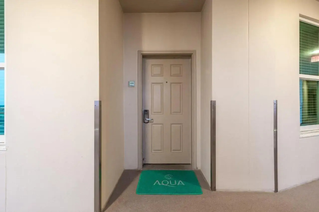 Aqua 1606