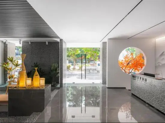 Encounter at the Corner Lodge Hotel (Shantou Chenghai Pumei Flagship Store)