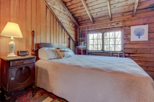 Historic Home with Large Deck, Free WiFi, Washer/Dryer - Near Beach and Downtown