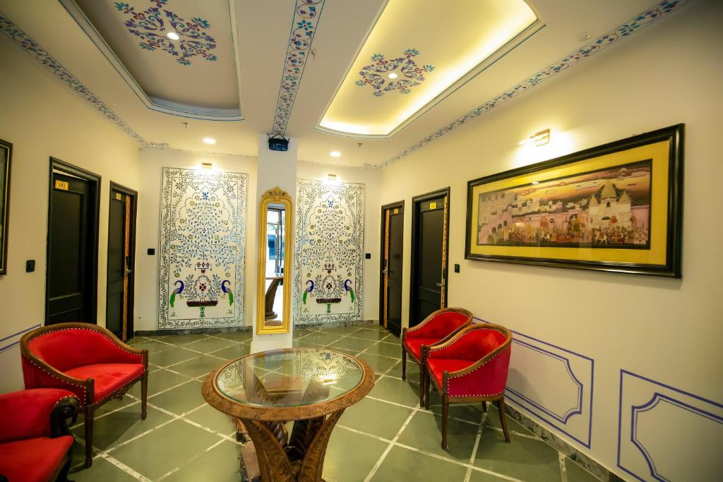 The Chronicles By WSI - Near the Lake Pichola Udaipur