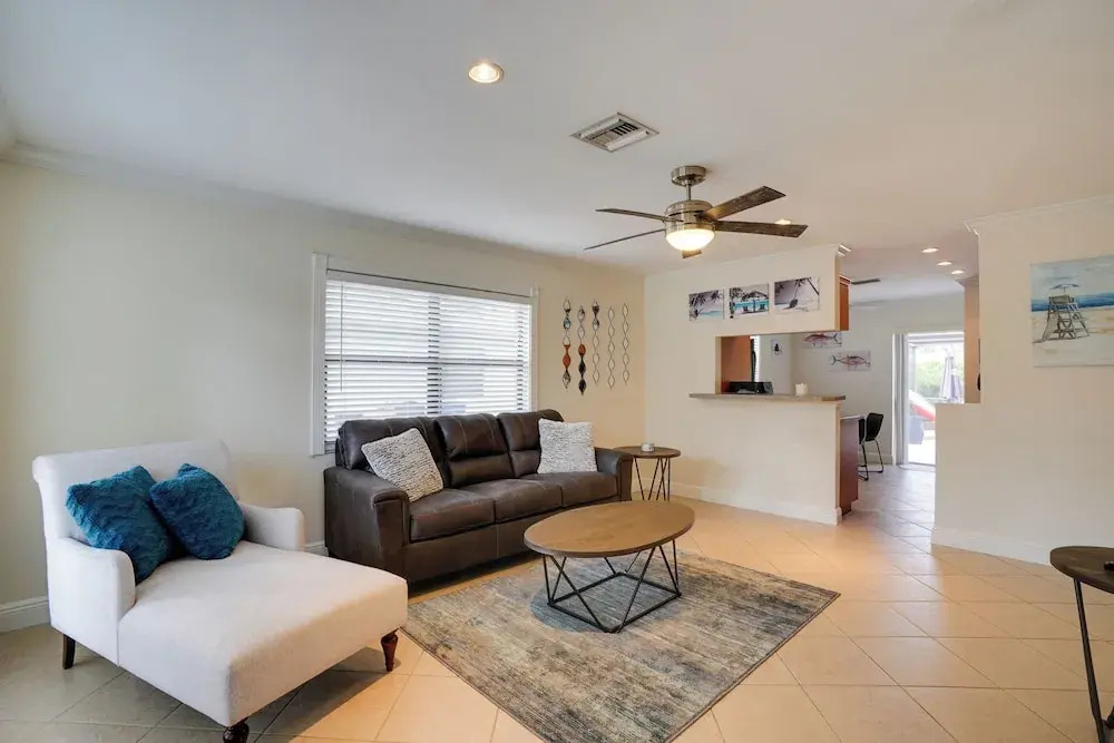 2 Mi to Bonita Beach: Bbq-ready Townhome!