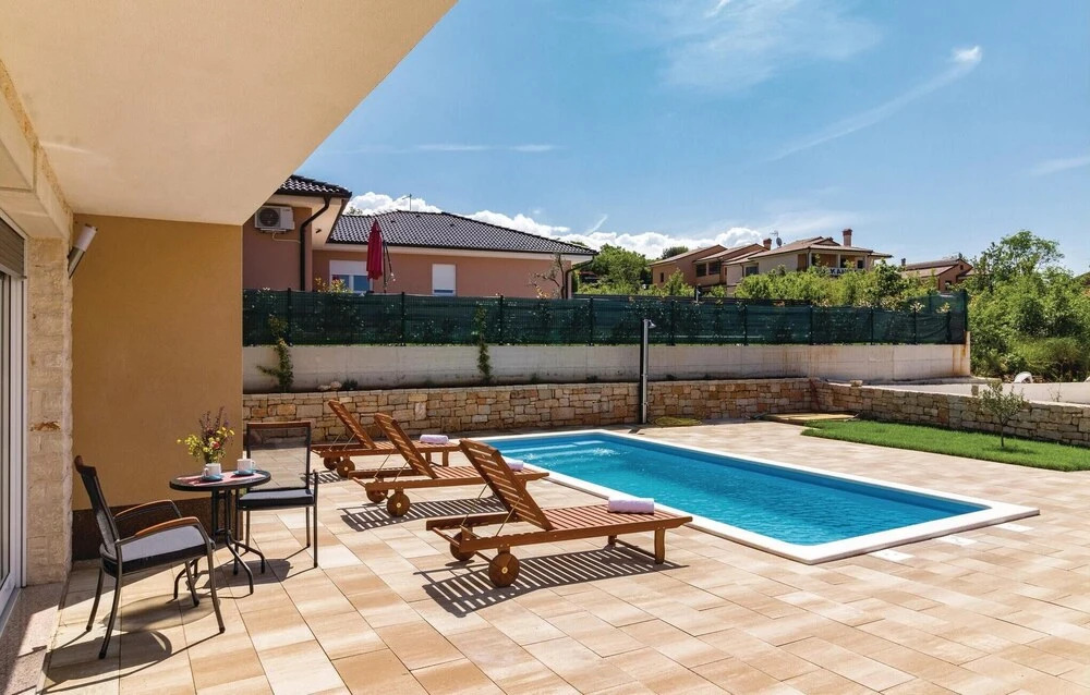 Awesome Home in Putini With Outdoor Swimming Pool, Wifi and 4 Bedrooms