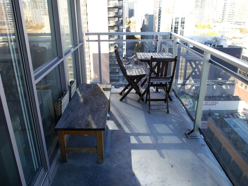 Gorgeous 1BR Condo at Eaton Centre