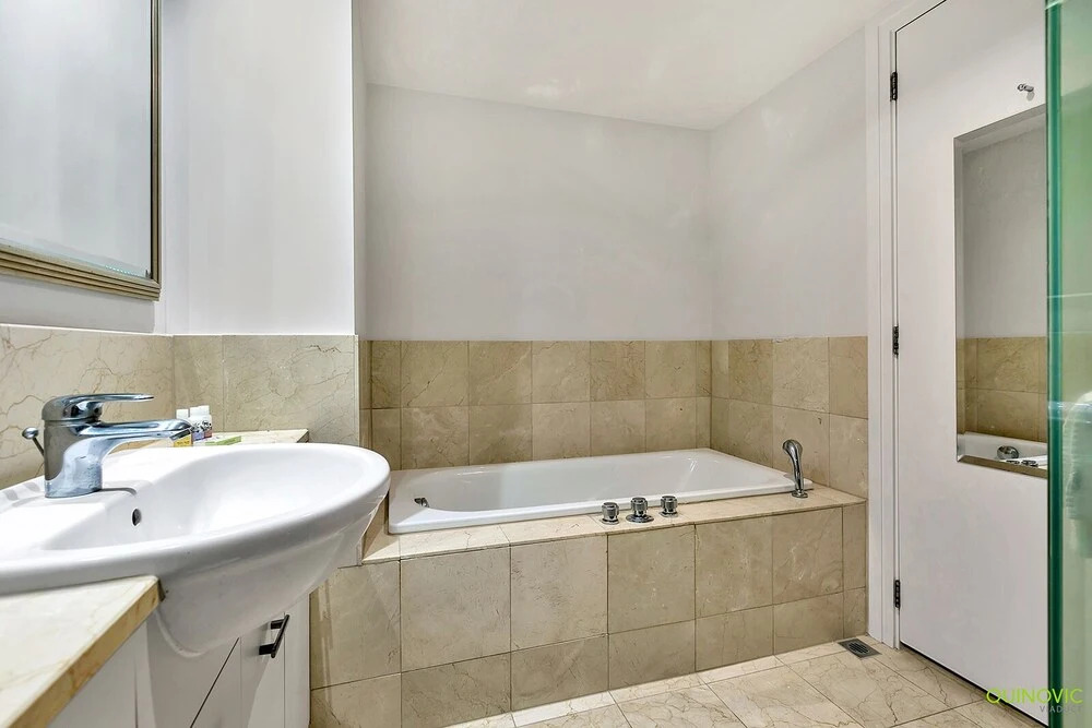 QV 1 Bedroom w Kitchen Laundry CBD 1059