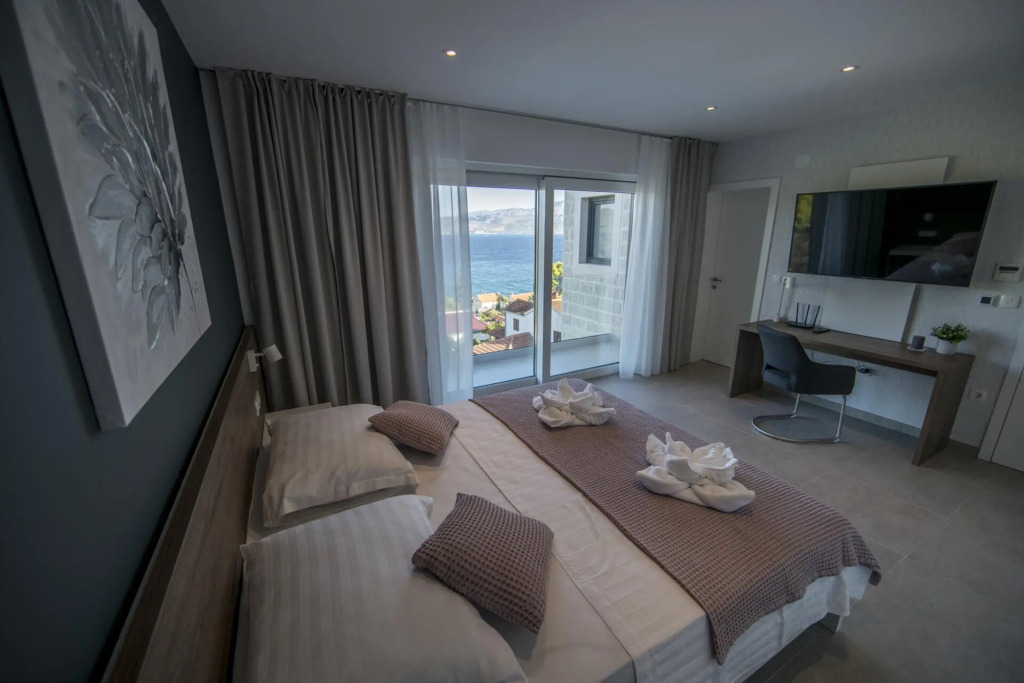 D in Postira with 7 bedrooms and 7 bathrooms