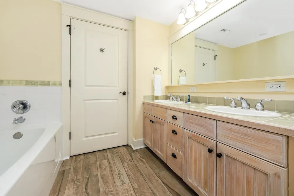 Market Street Inn 248- Beauty by the Bay