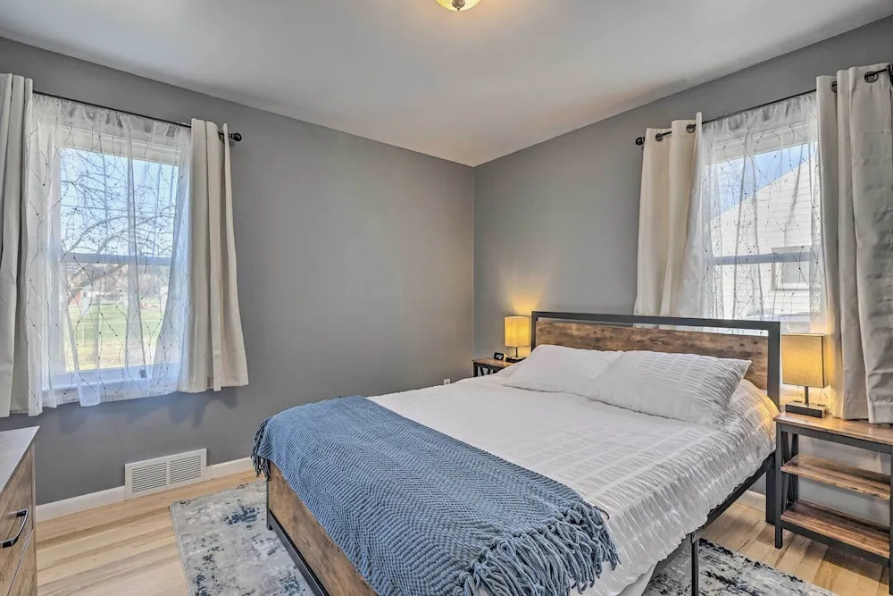 Charming Family Home ~ 4 Mi to Granite Peak!