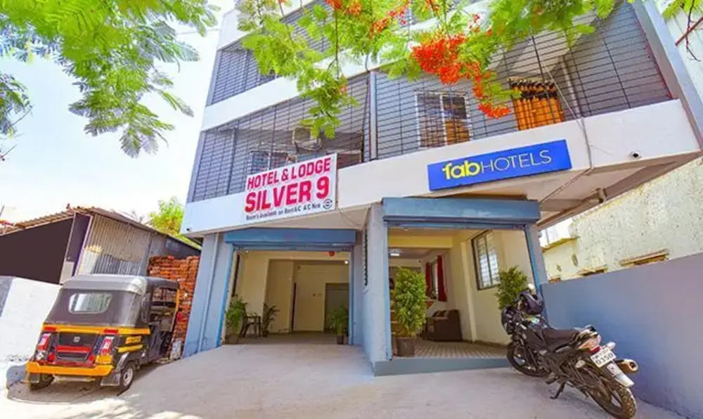 FabHotel Silver 9