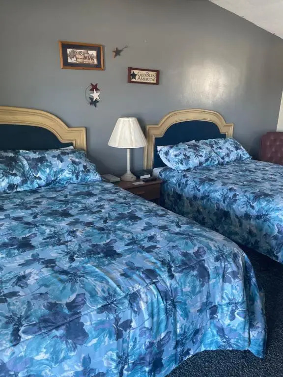 HOMETOWN INN