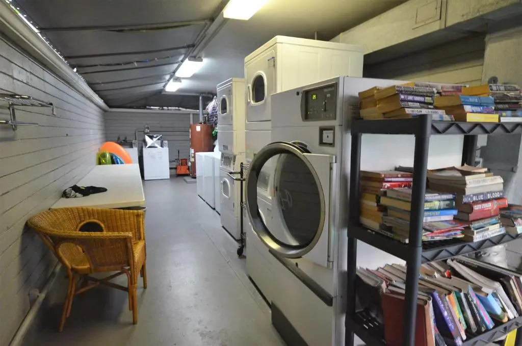 Hawaiian King 501 Studio, Pool and BBQ Grill, Sleeps 4