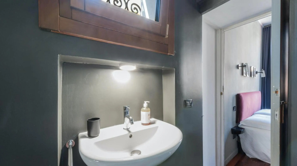 Stylish Renovated Apartment In The Heart Of The City