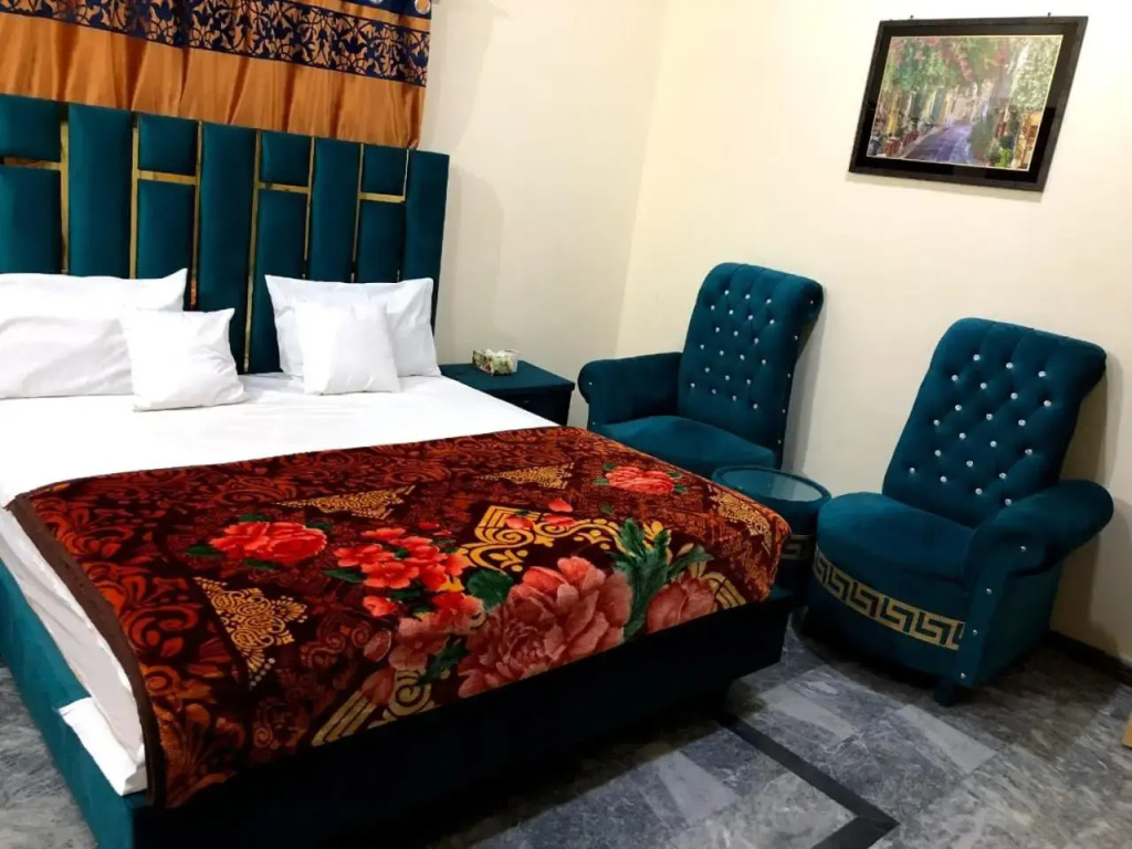 Hotel Family Ties
