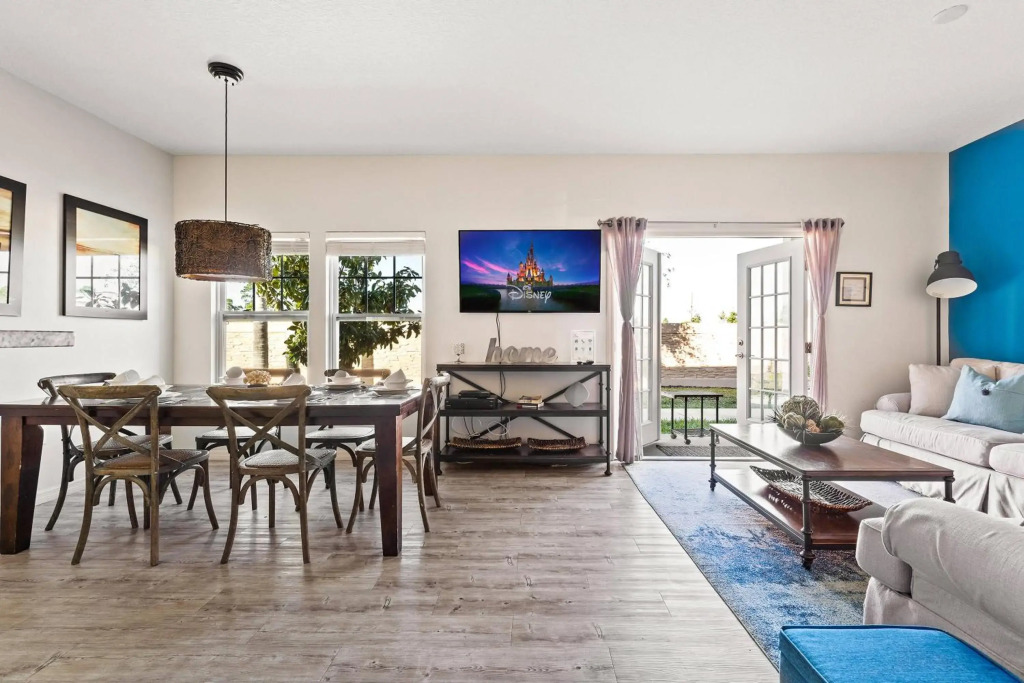 4BR Community pool across the street WL8989