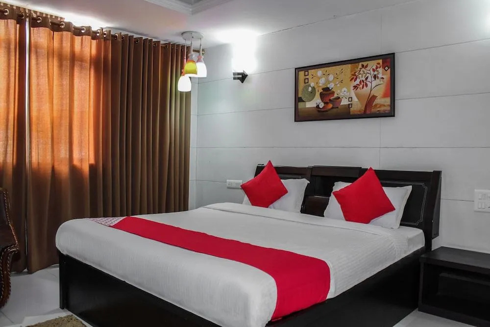 OYO 15715 Royal AR RESIDENCY