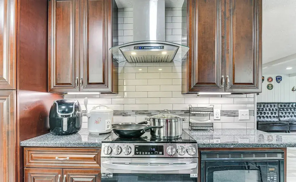 ~ 2 Blocks to Beach: Galveston Group Getaway!
